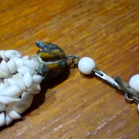 Vintage Multi-Strand Shell Necklace, White, 15 Inches, 2.5 Inch Extension - Picture 4 of 8